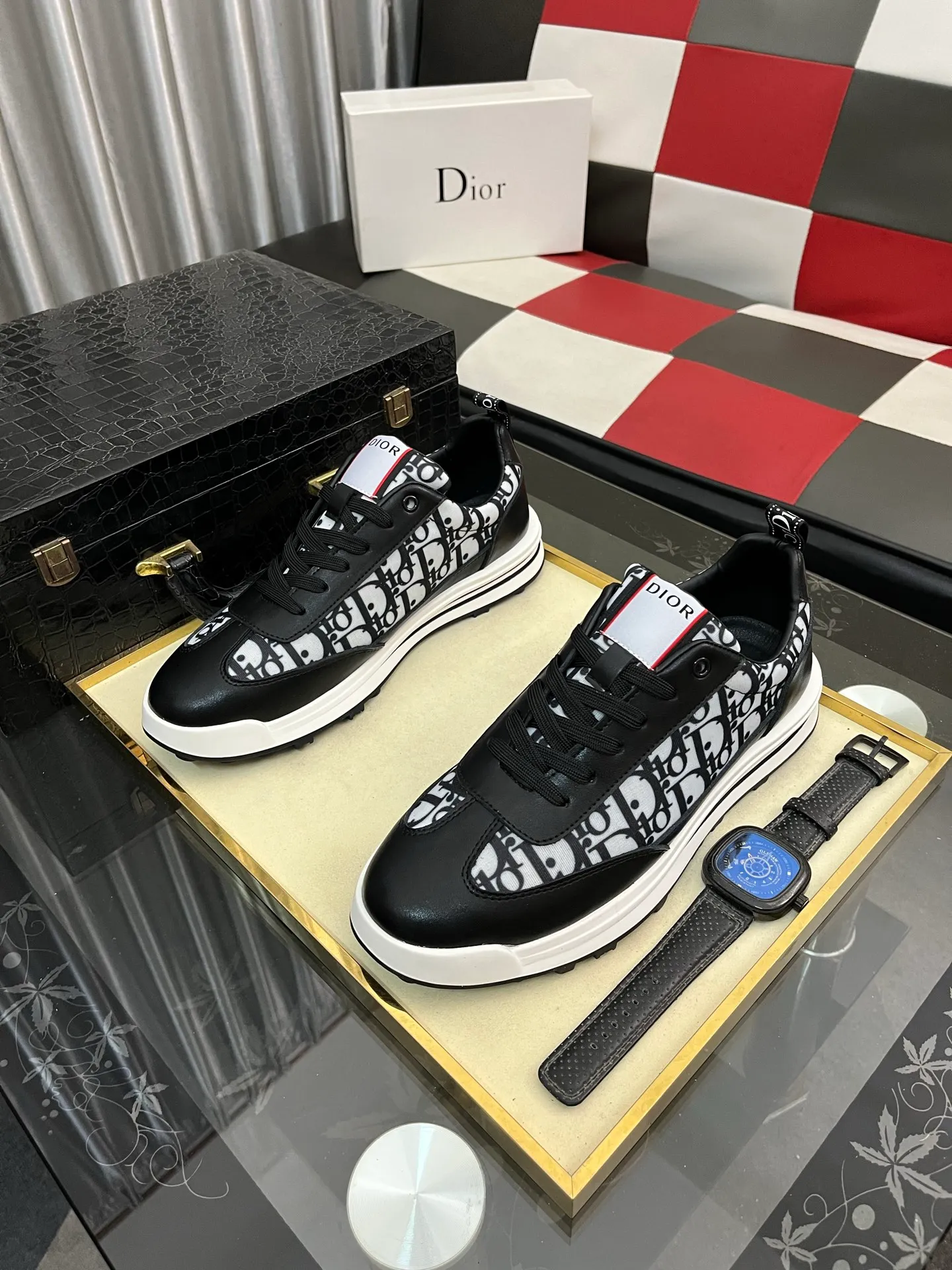 Men's shoes💰420⌚️⌚️[Dior] Dior's new men's genuine leather casual shoes, the highest version on the market, any comparison is welcome🆚! The original leather has excellent texture and is super high-end! Fetal sheep net lining imported from Italy, removable pad! Luxurious materials and fine workmanship, highly recommended! Code number: 38-443️⃣Colors available